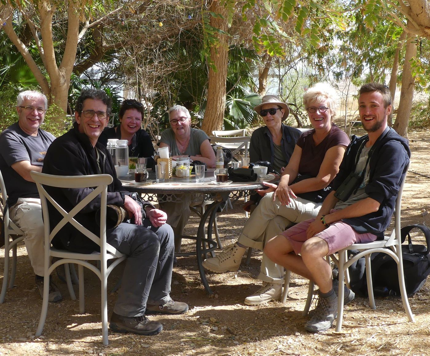 Une pause bien méritée sous l'ombre des arbres de Neo't Smadar. © Noella Van Tomme