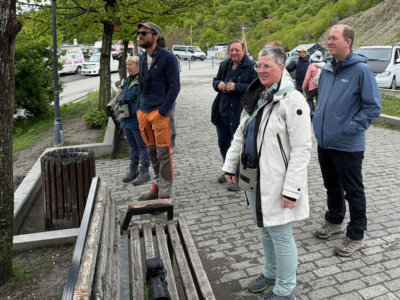 Kijkend naar de gekraagde roodstaart: Mireille, Brecht, Willy, Ilse en Pieter. © Jan Heip