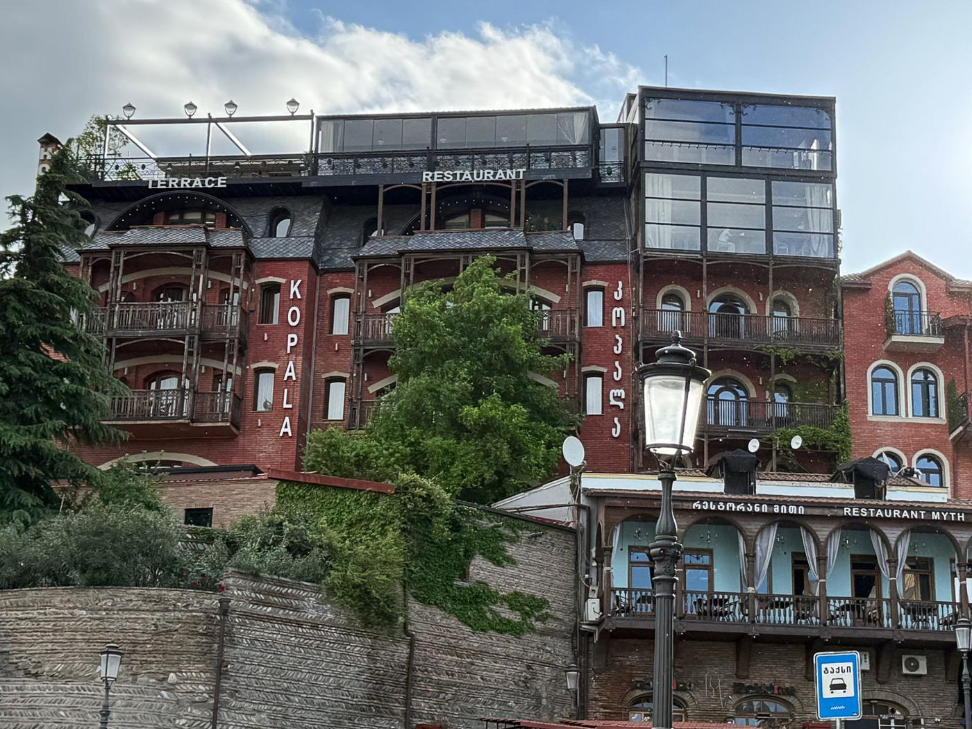 Hotel Kopala (foto van de volgende dag 27 april). © Jan Heip