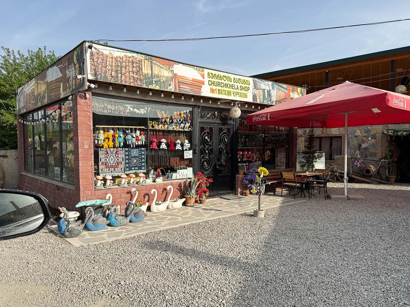 Een winkel waar men Churchkhela verkocht en souvenirs (made in China). © Jan Heip