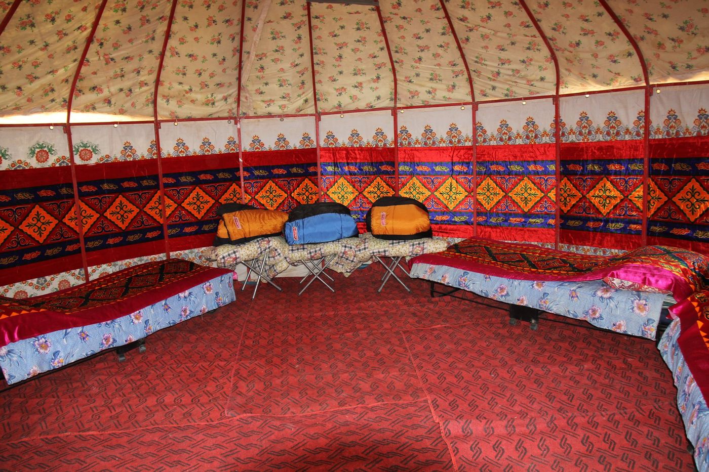6 Een blik in de yurt. © Sabine Ongenae
