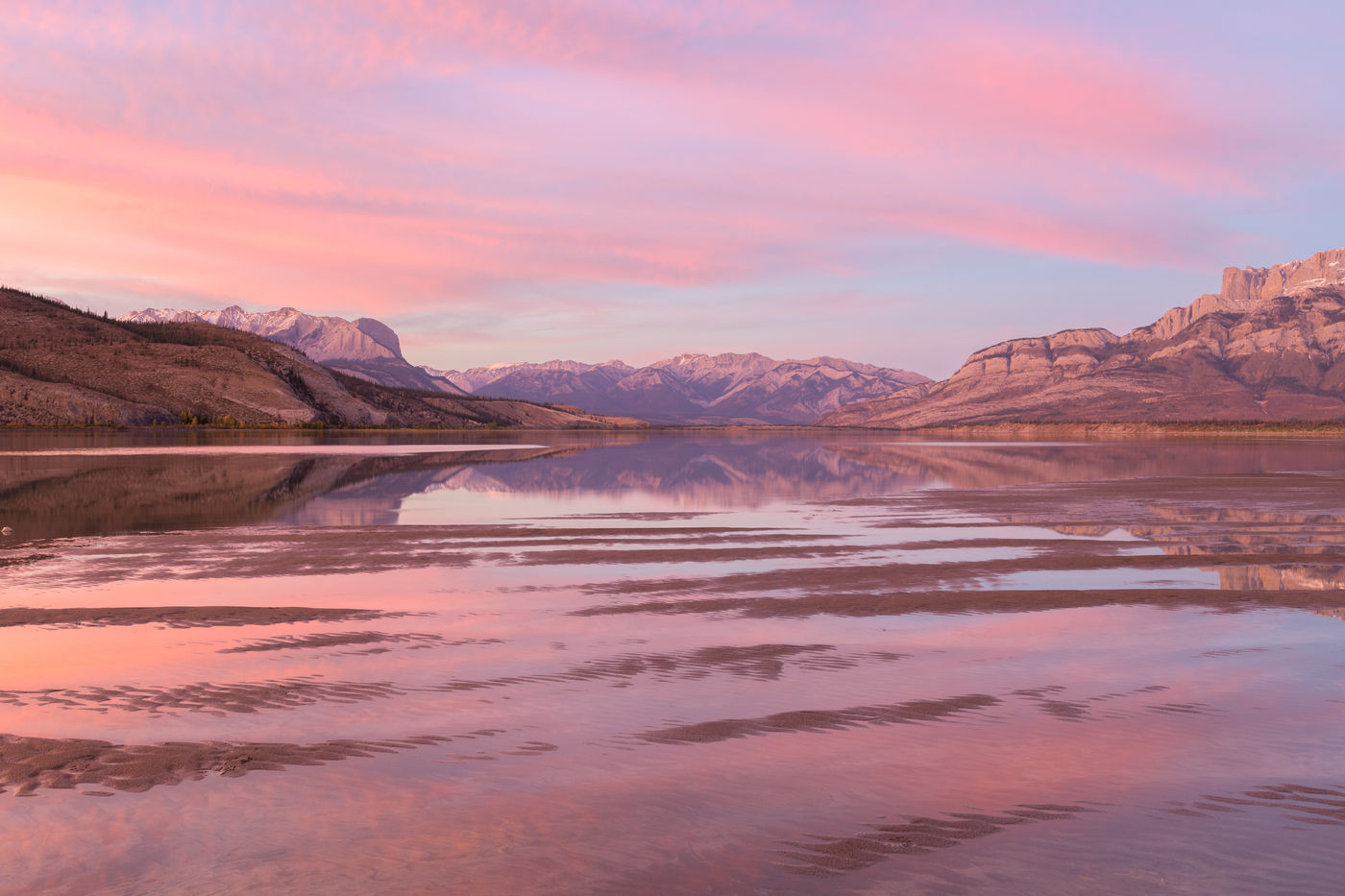 Jasper lake tijdens een ondergaande zon. © Bart Heirweg