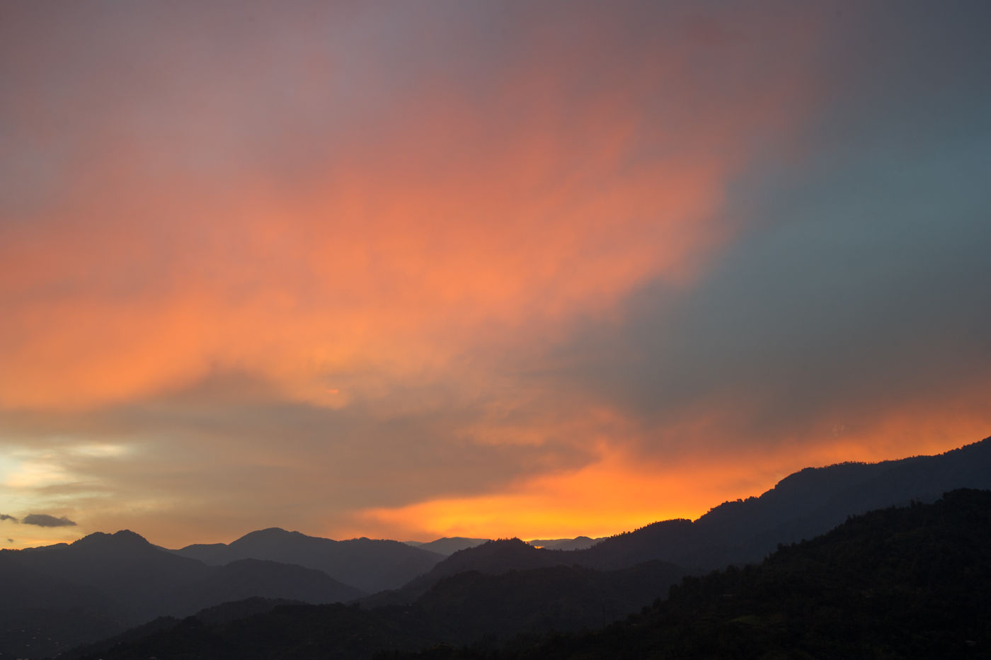 Zonsopgang vanop de telpost. © Billy Herman