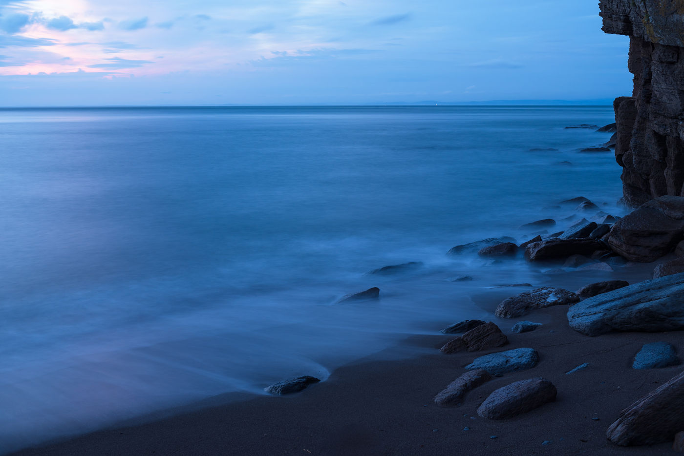 Wringcliff Bay tijdens het vallen van de avond. © Sandy Spaenhoven