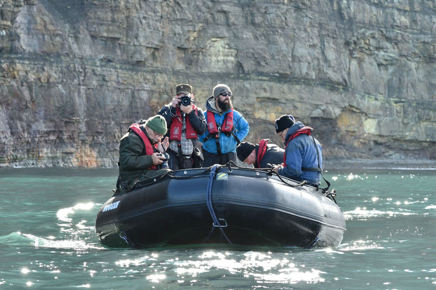 Tijdens de talloze trips met de zodiacs bezoeken we diverse kolonies. © Yves Adams