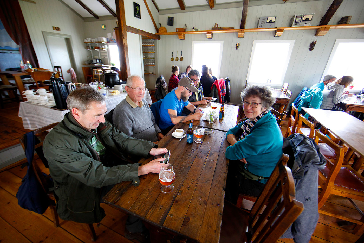 IJslandJohanVerbanck (103 van 352) Even bijkeuvelen in een lokale bar. © Johan Verbanck