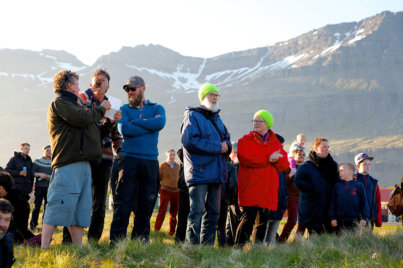 IJslandJohanVerbanck (254 van 352) De groep pauzeert even om het adembenemende landschap te bewonderen. © Johan Verbanck