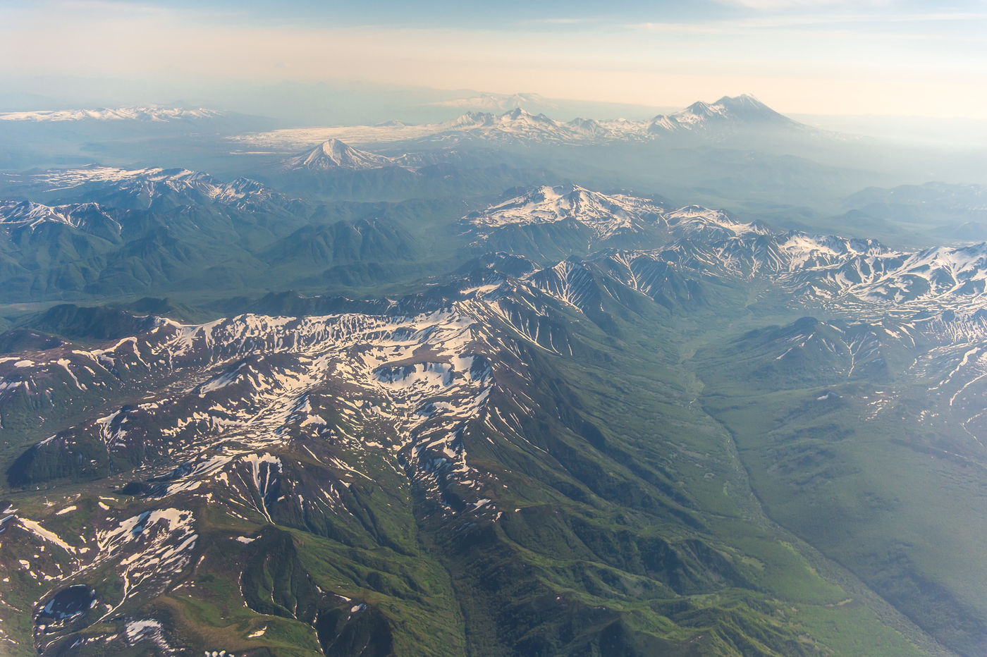 KamtchatkaBillyHerman (129 van 337) De besneeuwde toppen van het kustgebergte. © Billy Herman