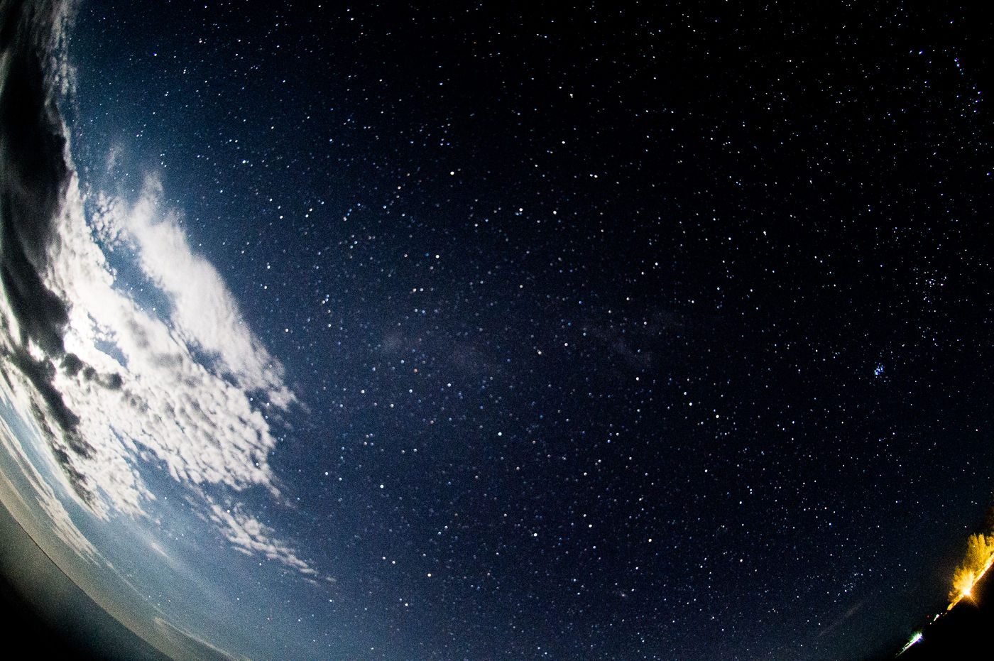 Un superbe ciel étoilé photographié avec le fisheye. © Billy Herman