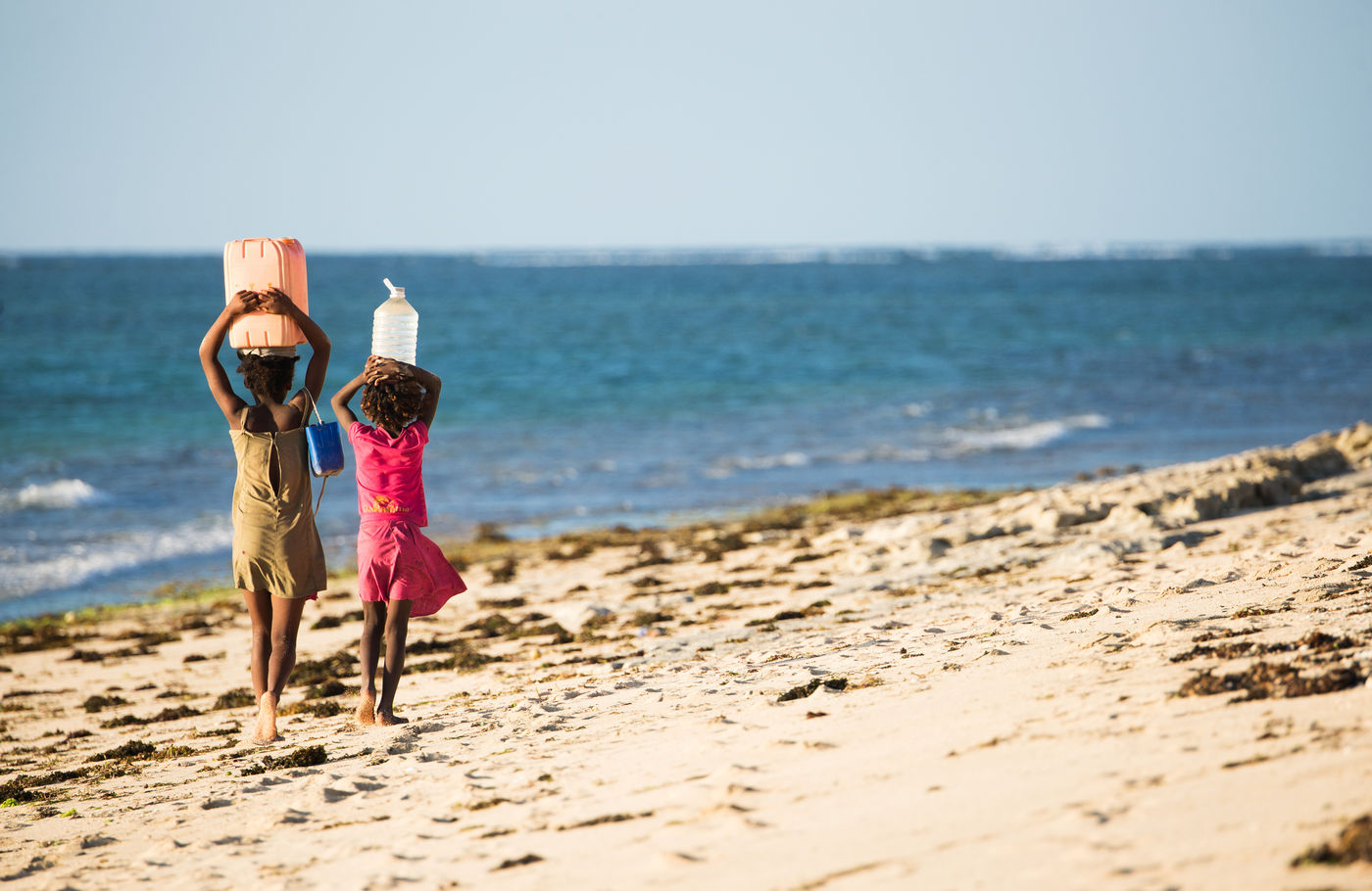 Lokale bevolking op het strand. © Samuel De Rycke