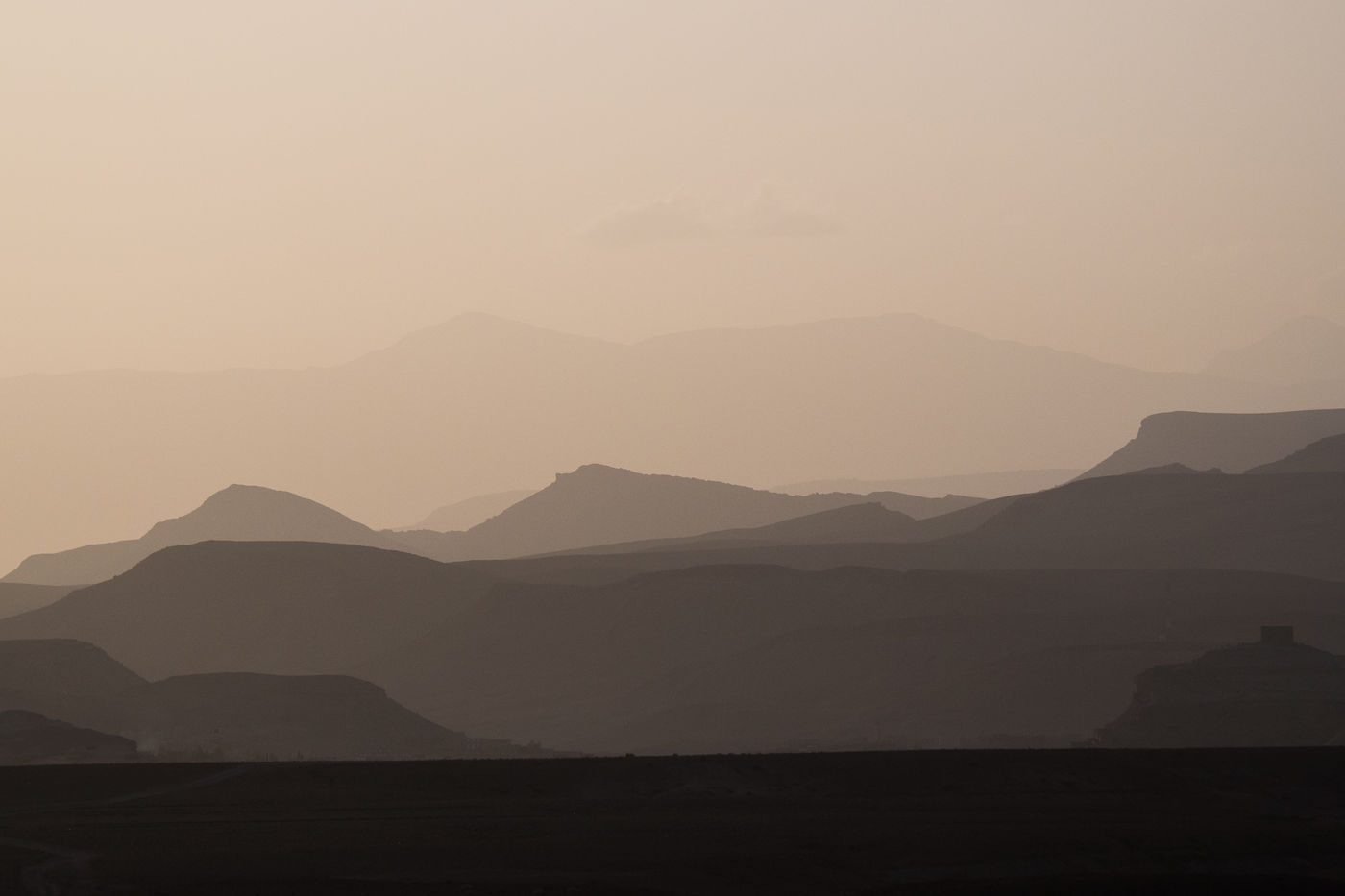 MarokkoBillyHerman (32 van 65) Een sfeerbeeld van de rotswoestijnen rond Ouarzazate. © Billy Herman