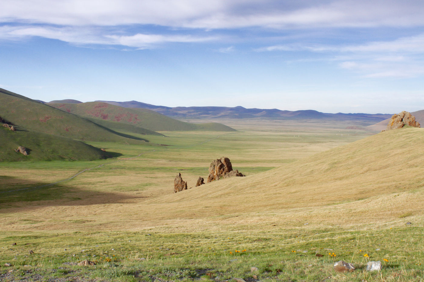 The vast, Mongolian wilderness © Geert Beckers