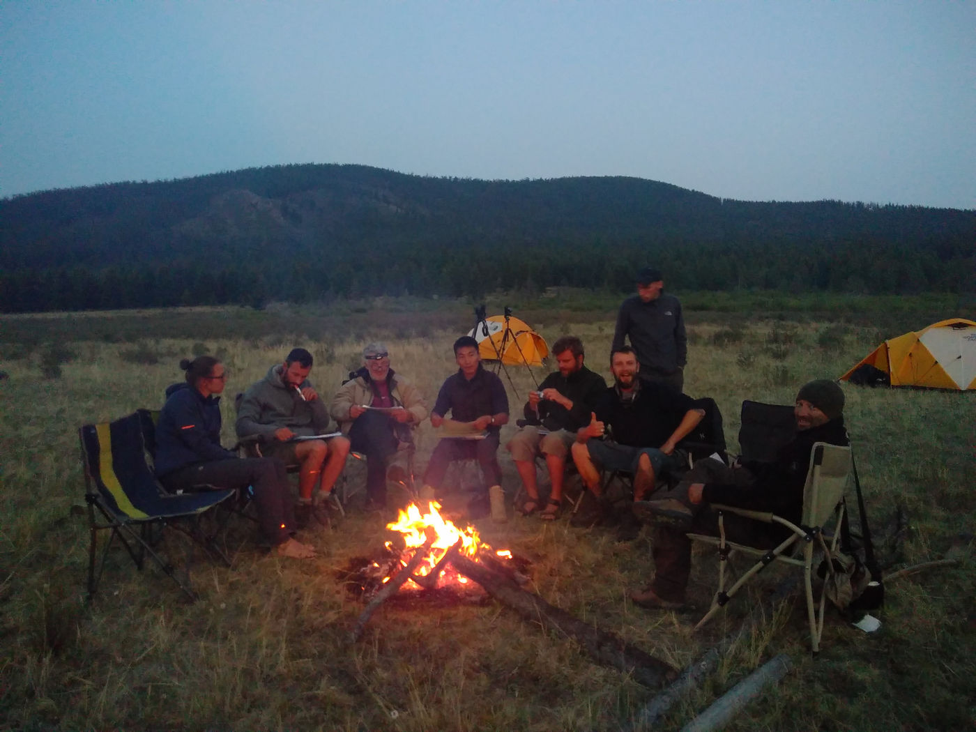 We go over the checklist while sitting around the campfire. © Johannes Jansen