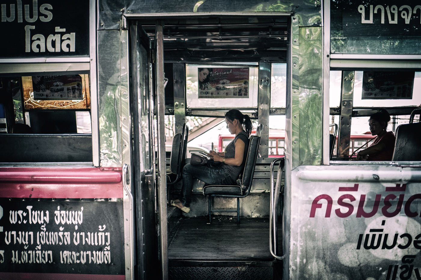 Een sfeerbeeld op de bus. © Thierry Vanhuysse