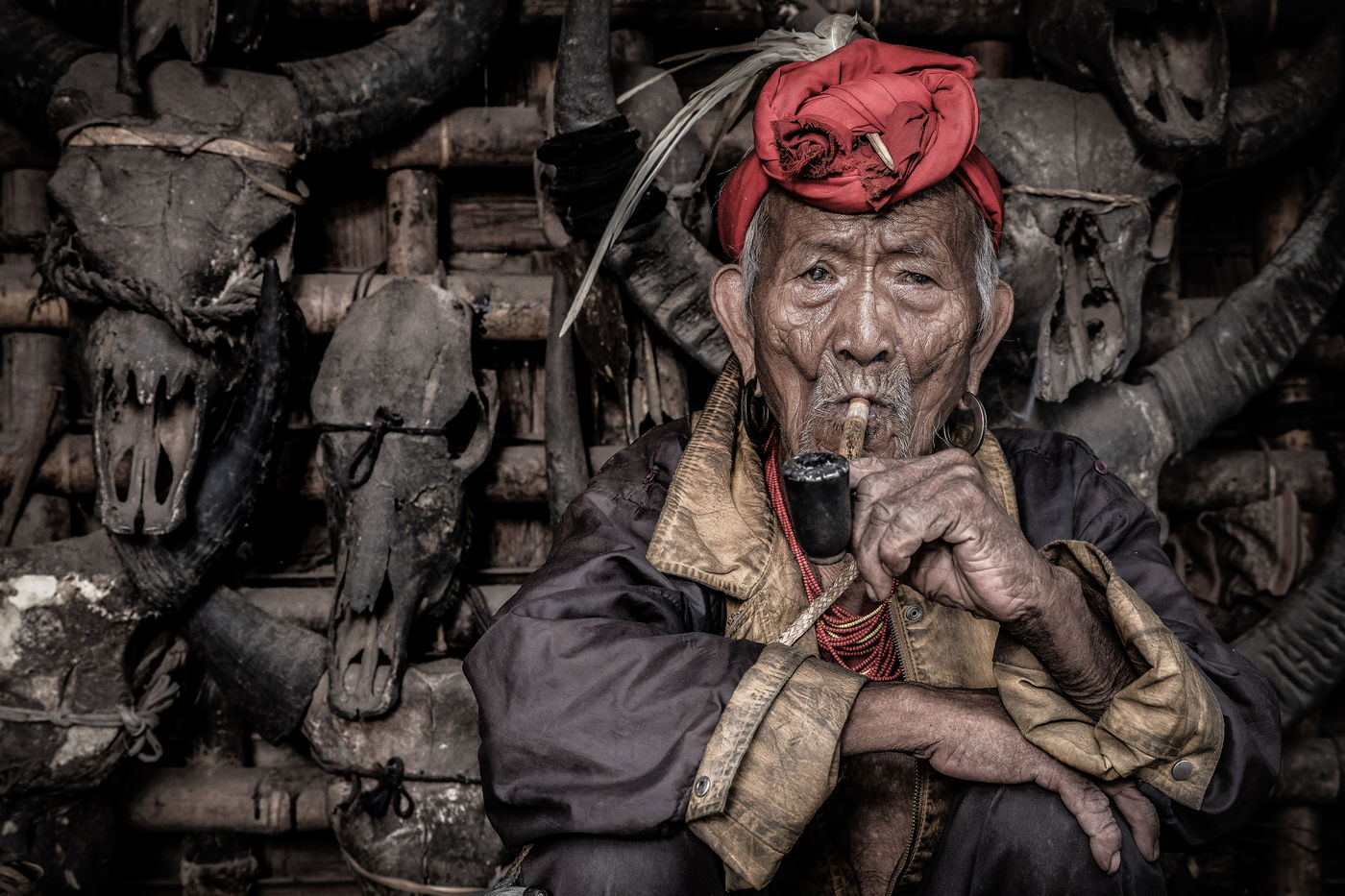 Een muur van runderschedels en een oude local. © Thierry Vanhuysse