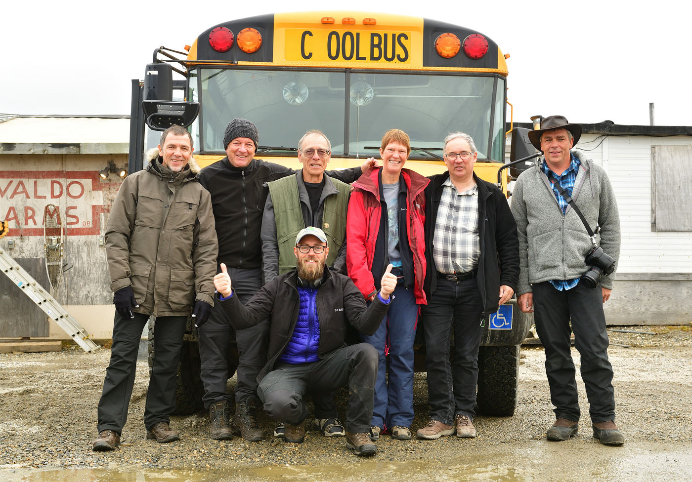 De 'coolbus' doet dienst als ideaal vervoersmiddel. © Yves Adams