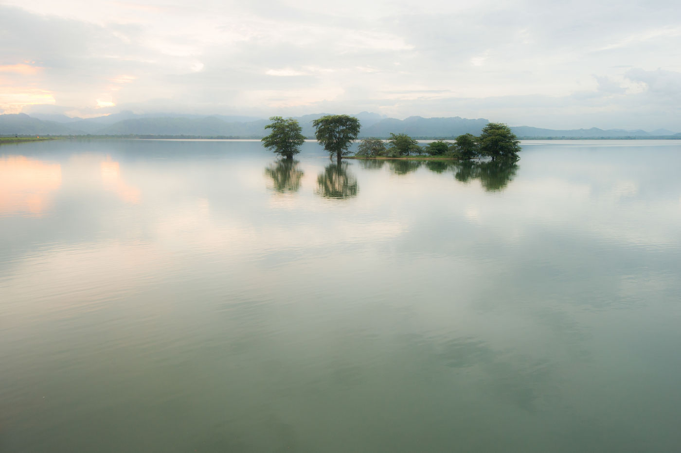 Udawalawe tijdens het regenseizoen is een bijzondere ervaring.  © Billy Herman