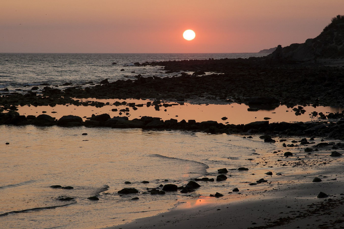 Zonsondergang boven de rotsige kust van Tarifa. © Patrick Keirsebilck
