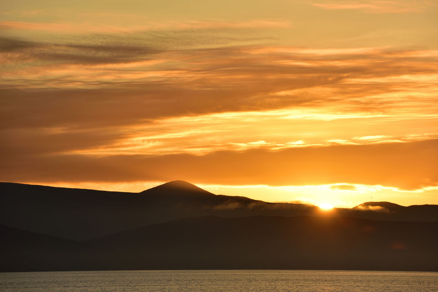 Goudgele zonsondergangen. © Yves Adams