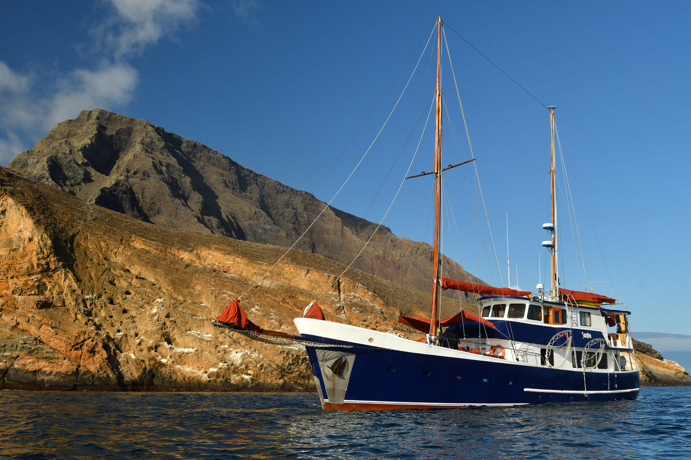 Het schip is het ideale transport om de eilandengroep te verkennen. © Yves Adams