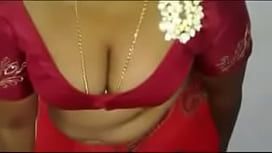 Hot Mallu Servant Aunty Saree Drop to impress Young boys