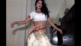 Alone Aunty Wearing Indian Costume with Tika Slowly Getting Naked Shows 