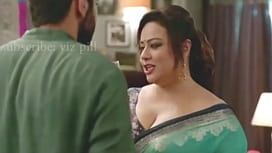 Aunty hot cleavage show