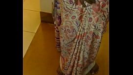 Tamil saree lifting aunty