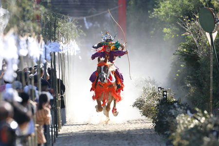 高山流鏑馬の様子を写した写真