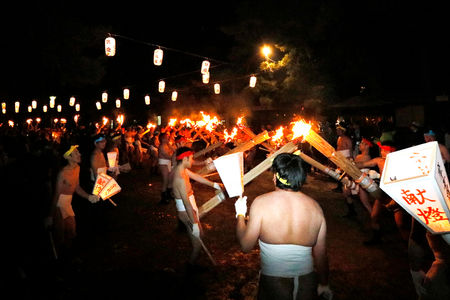 岩手の蘇民祭の様子を写した写真