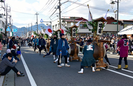 中之条町の鳥追い祭りの様子を写した写真