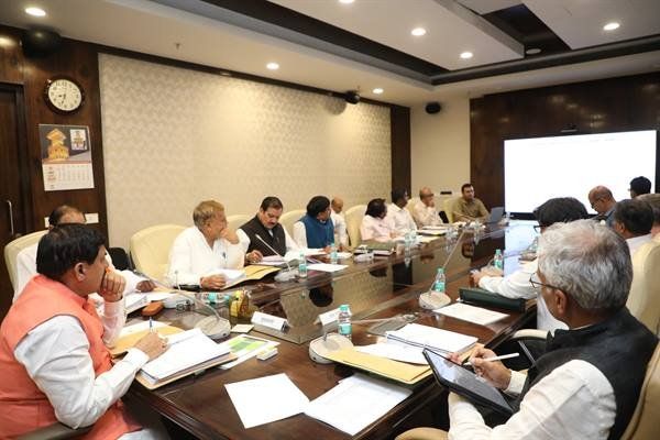 CM Dr. Yadav: Assess Industrial Proposals Under New Investment Policies