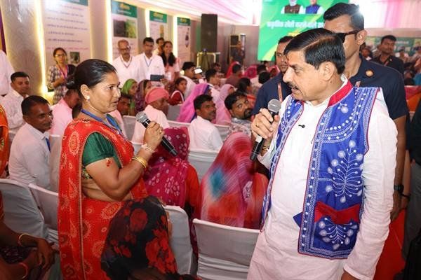 CM Dr. Yadav Interacts with Unnatisheel Krishi Sakhis Practising Natural Farming