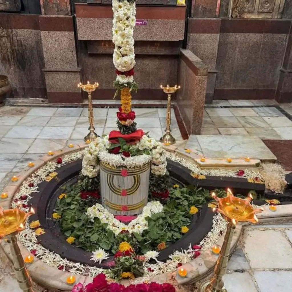 Devotees Throng Shiva Temples Across India on First Monday of Sawan