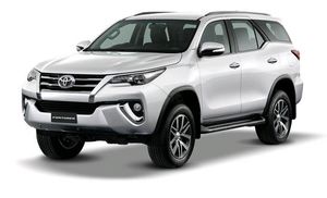 2016 Toyota Fortuner Super White