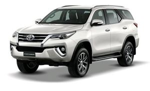 2016 Toyota Fortuner White Pearl