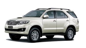 Toyota Fortuner White Pearl Mica