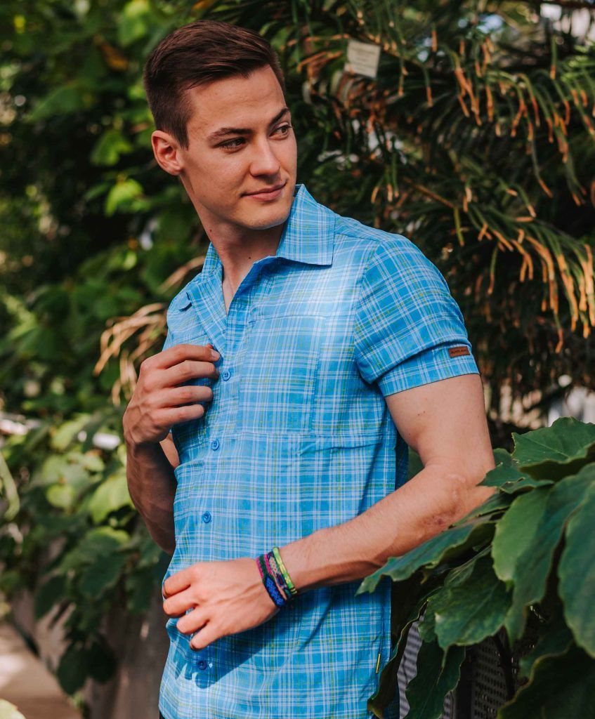 Men wearing a blue short-sleeve hiking shirt from MAYA MAYA