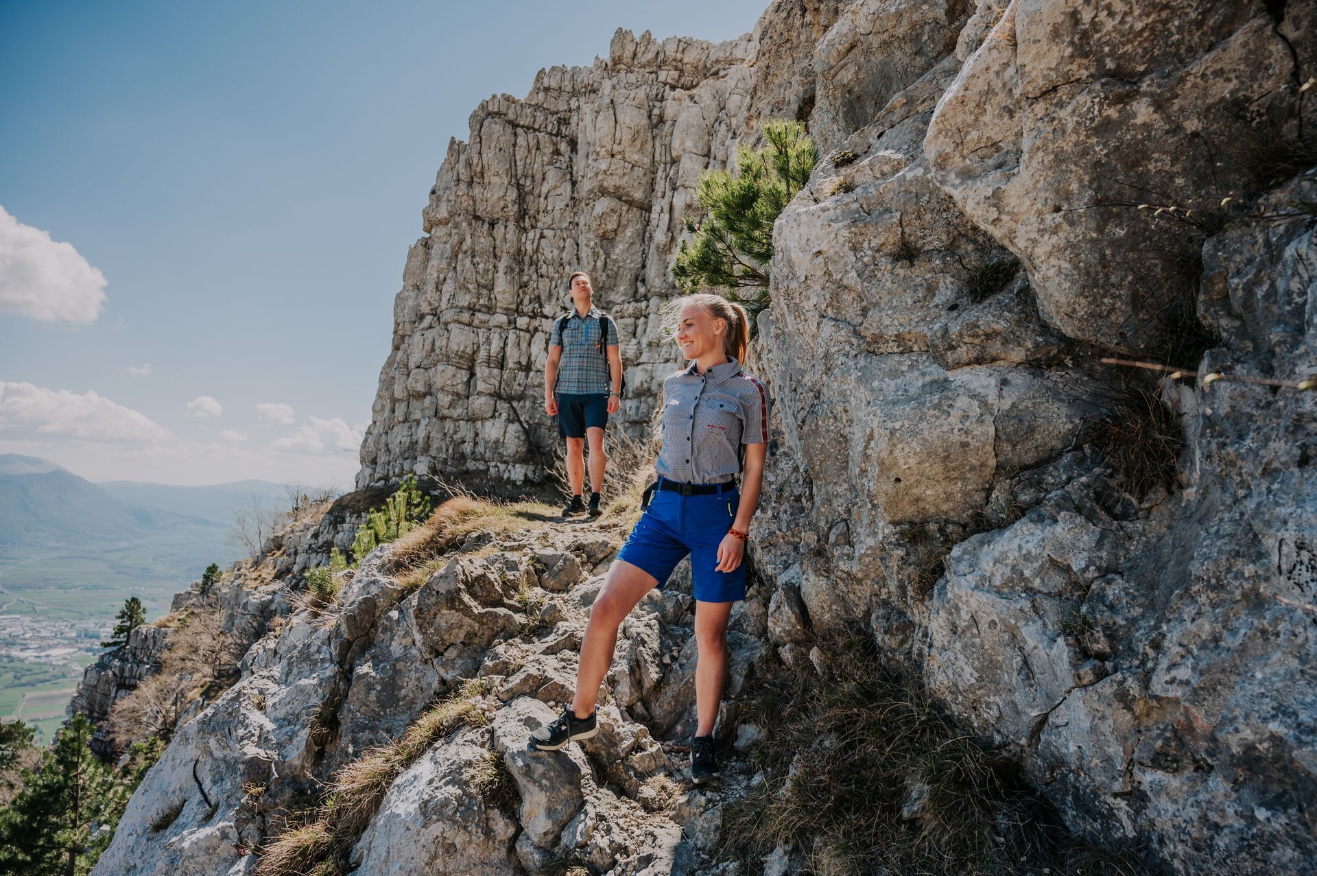 A young couple hiking in the summer time.