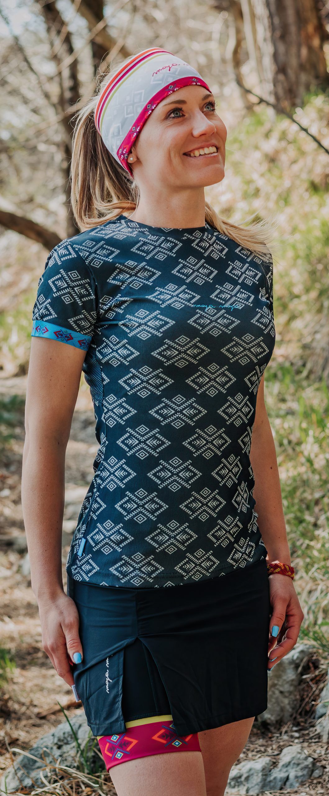 Anami shirt dark grey from MAYA MAYA is highly breathable and light for women in the outdoors.