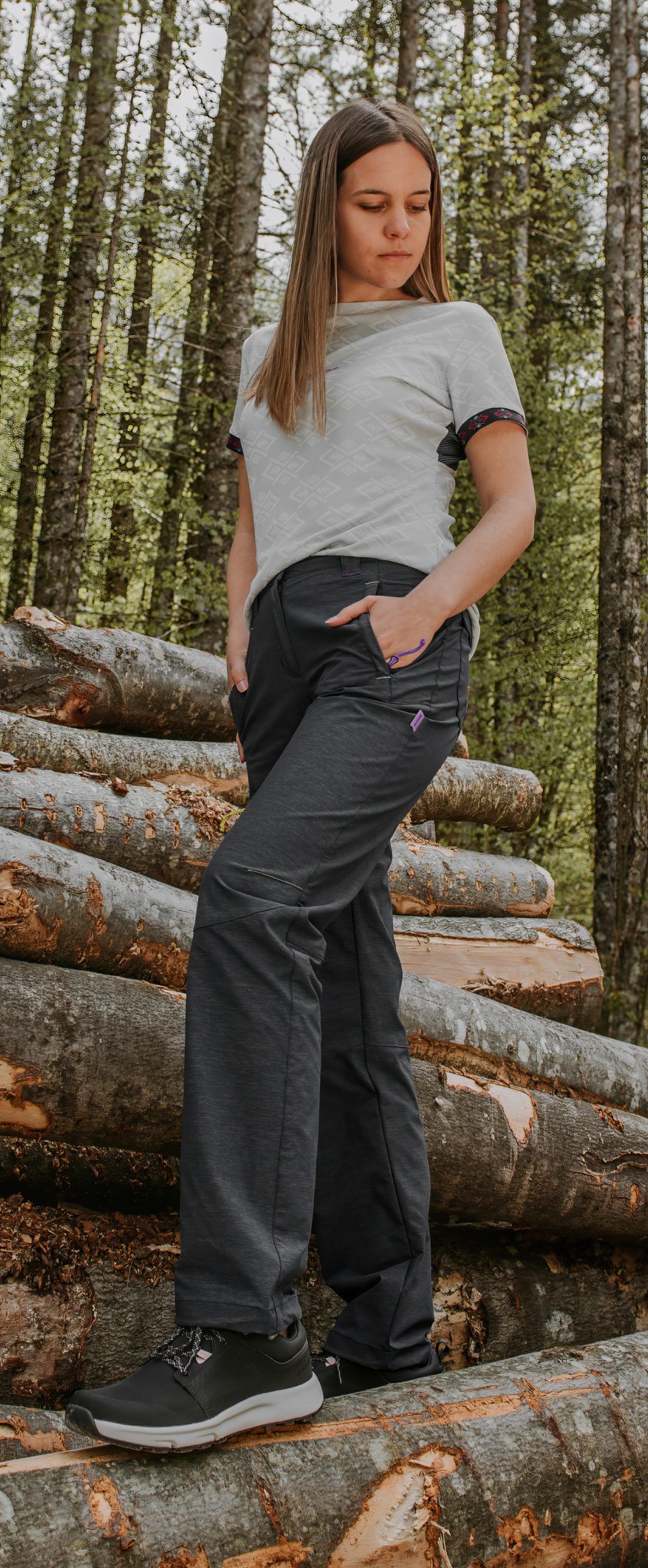 Chel pants black for hiking from MAYA MAYA are 4-way stretch and light for women in the summer.