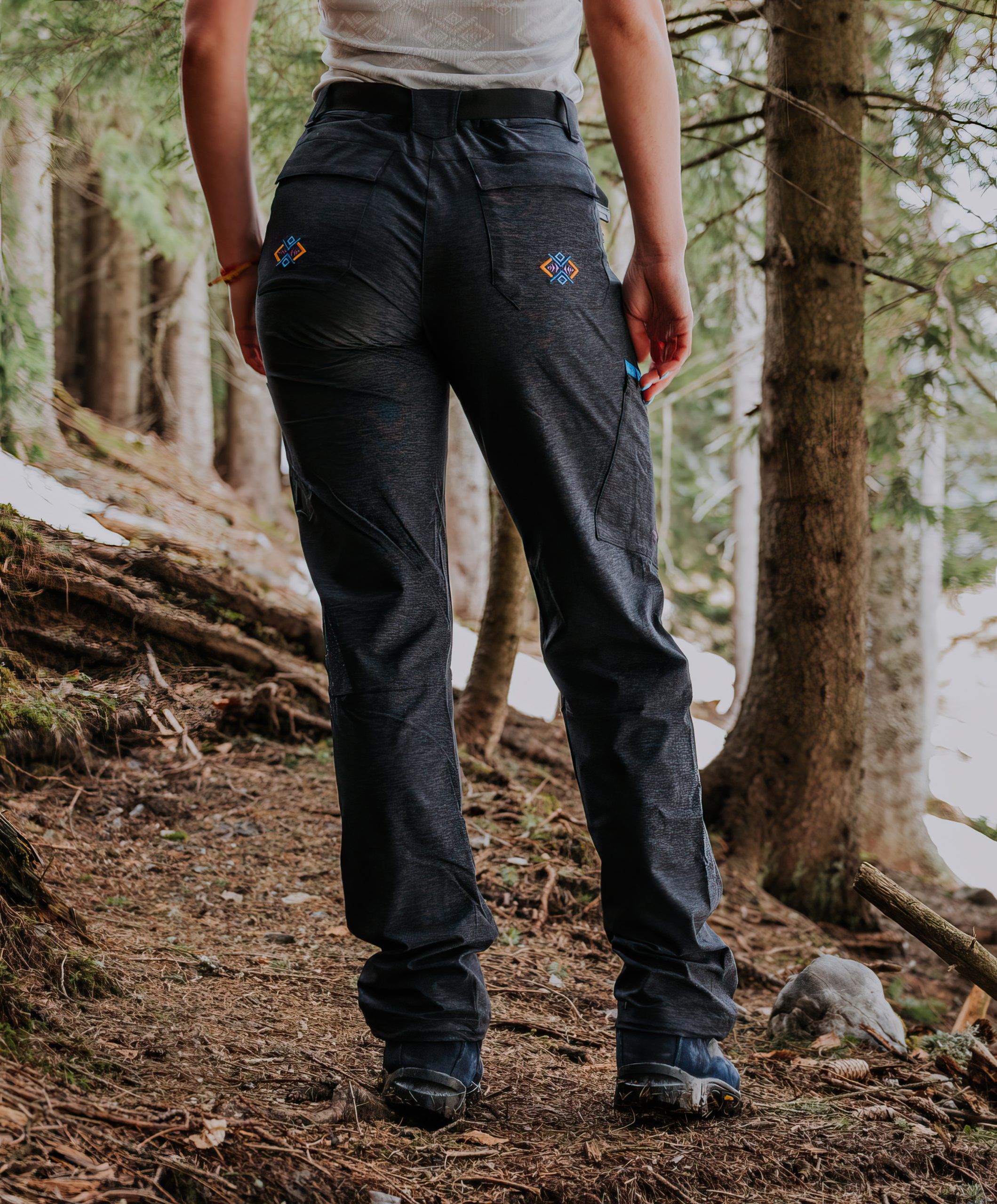 Chel pants black for hiking from MAYA MAYA are 4-way stretch and light for women in the summer.