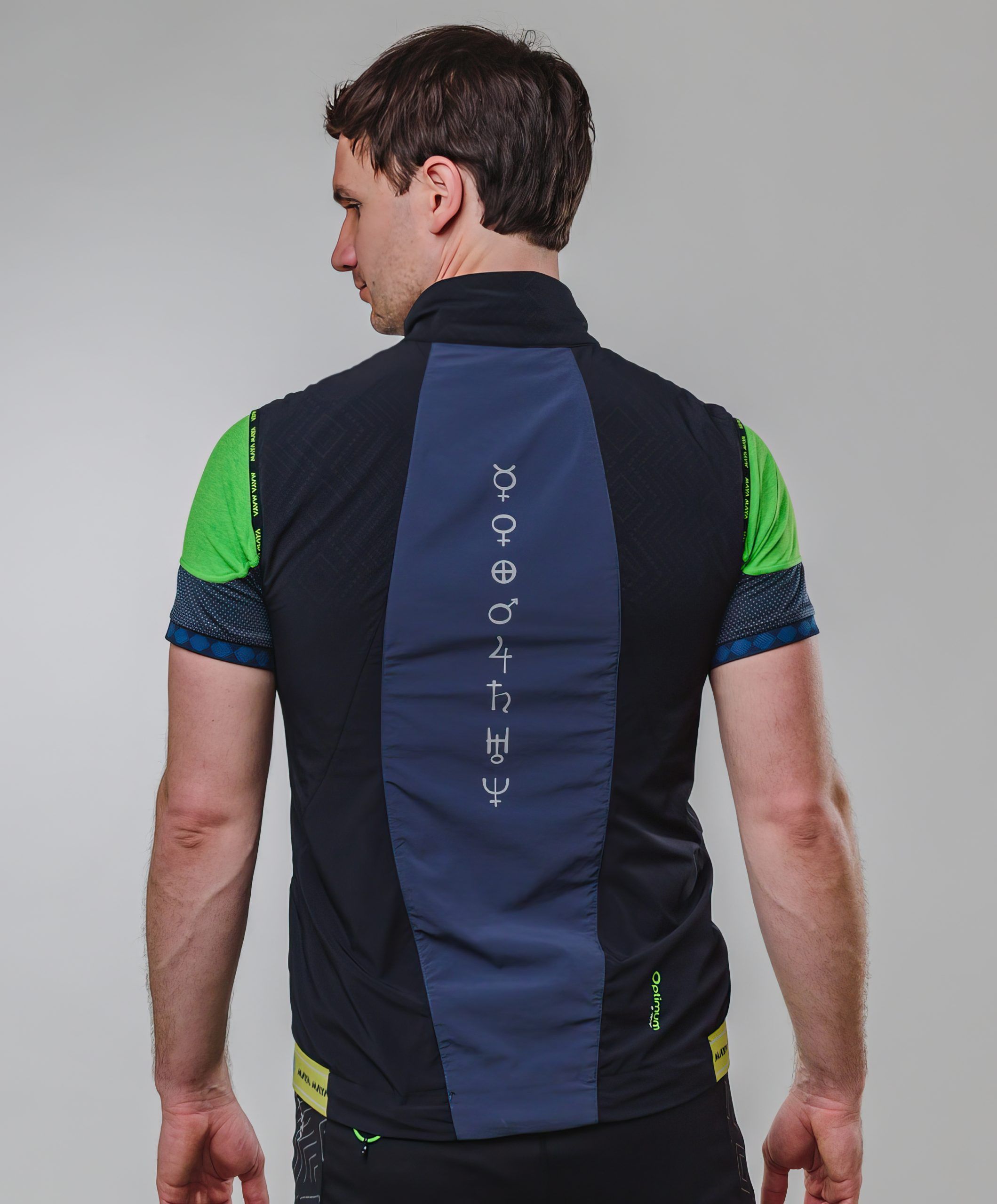 Kabil vest for men from MAYA MAYA for running and hiking with reflective prints