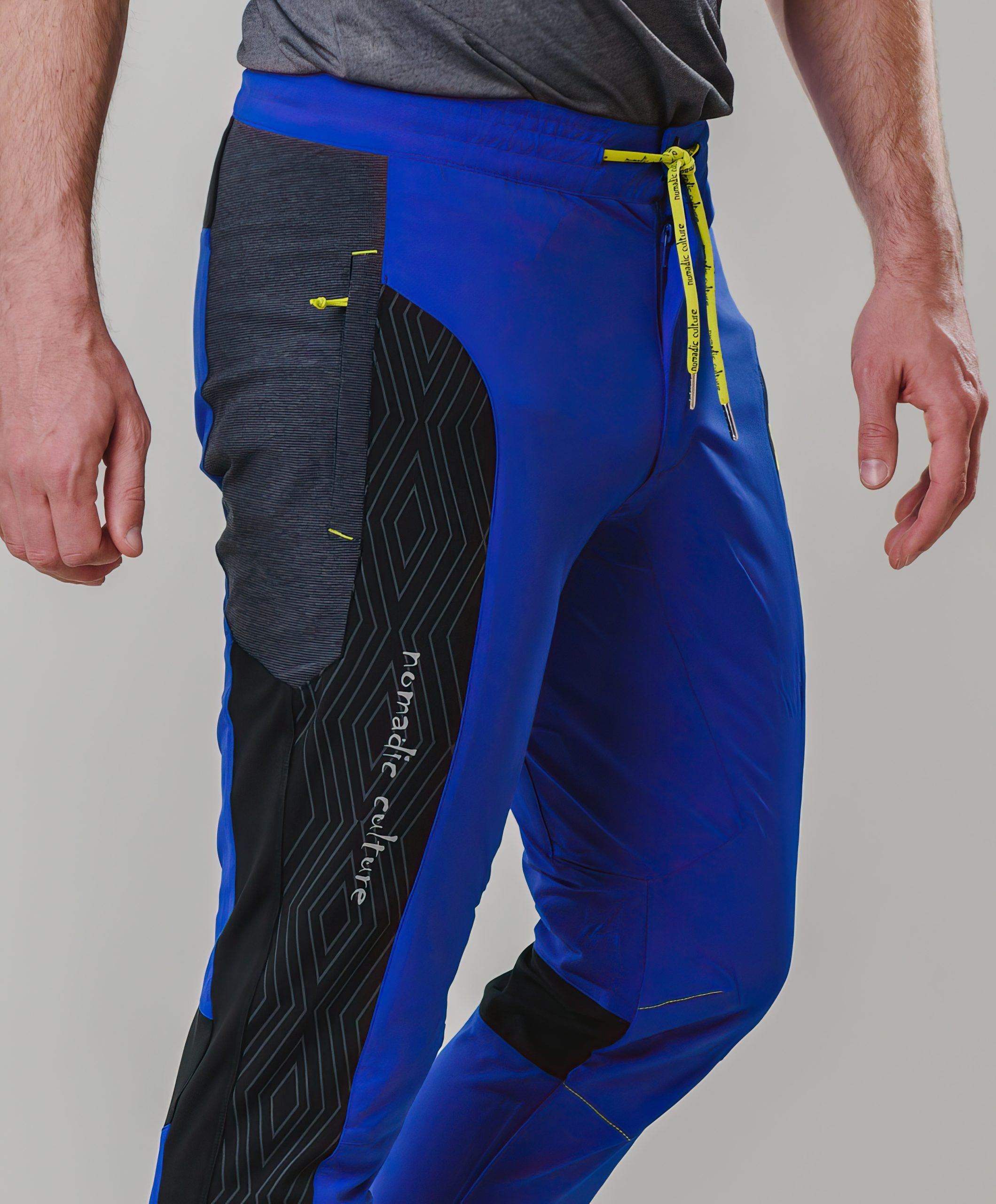 Semeel comfit pants blue from MAYA MAYA are highly breathable pants for men on their hikes.