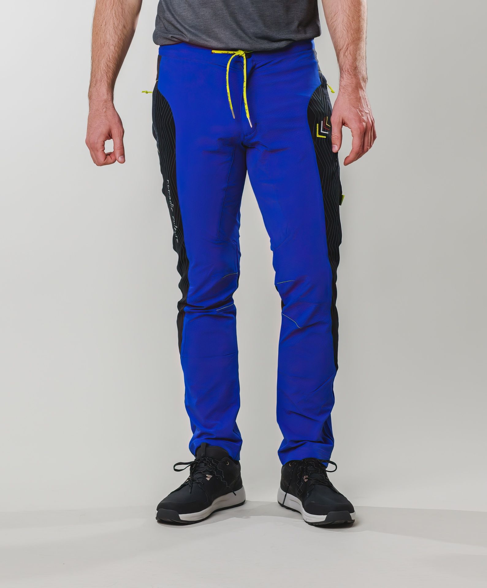 Semeel comfit pants blue from MAYA MAYA are highly breathable pants for men on their hikes.