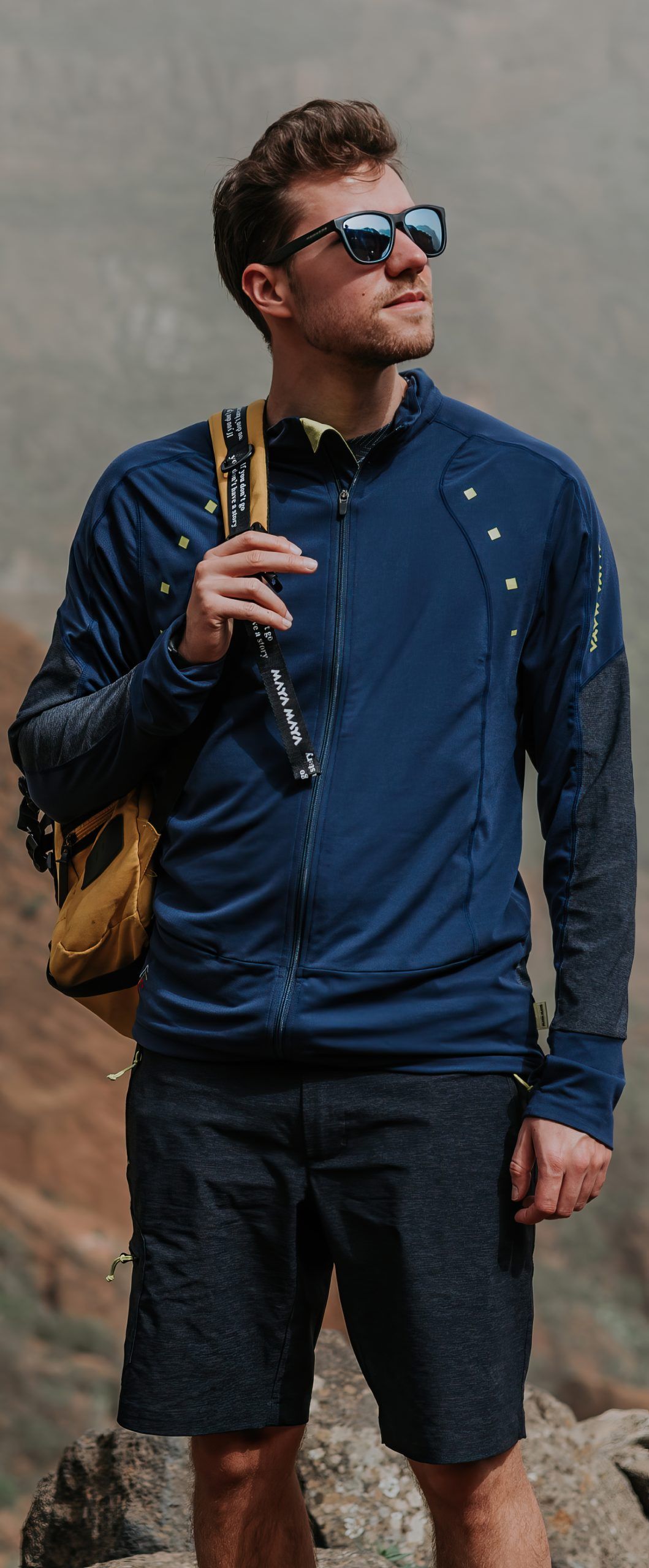 Trail sweater navy from MAYA MAYA is light and soft men's midlayer perfect for hiking and other outdoor activities