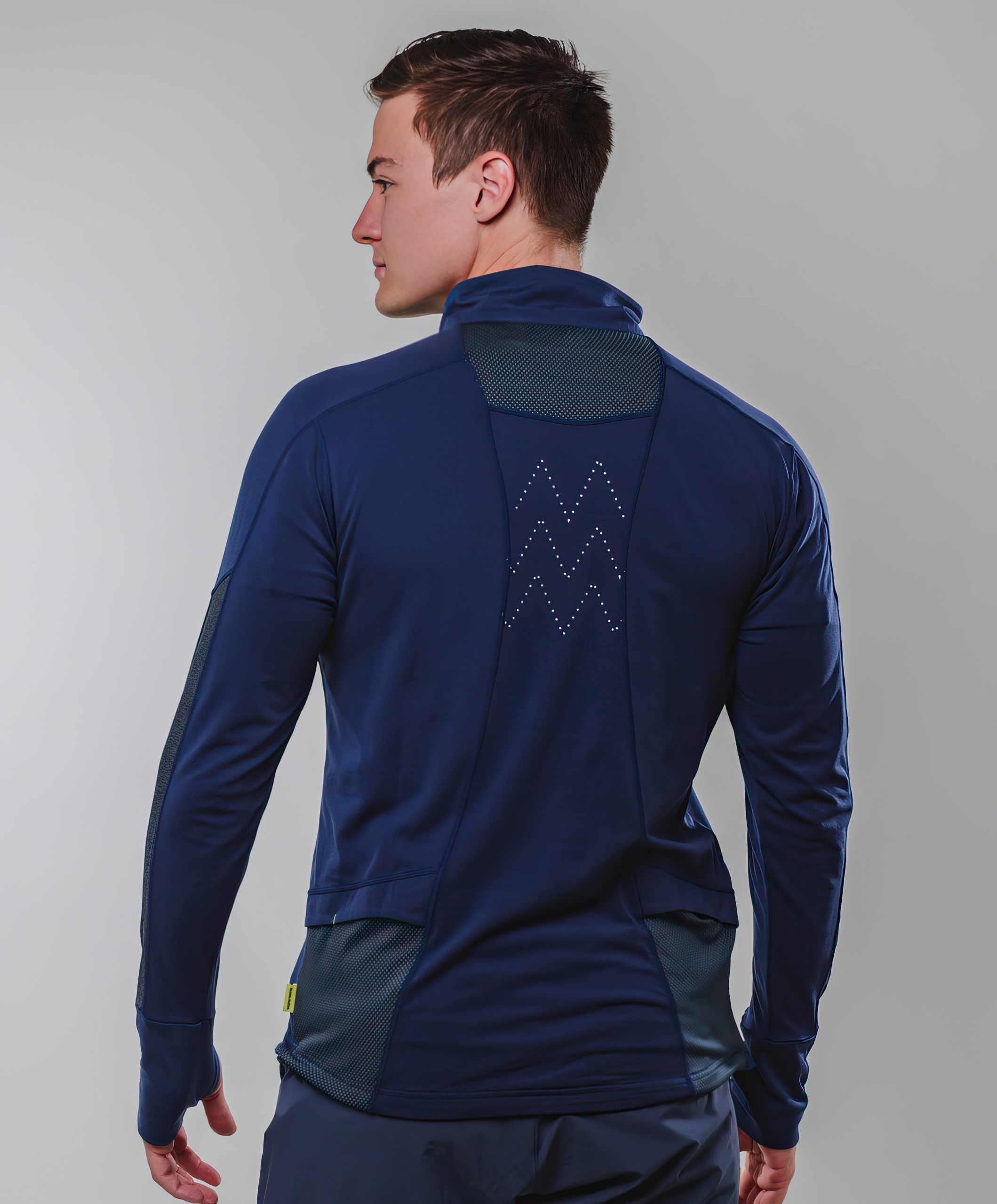 Trail sweater navy from MAYA MAYA is light and soft men's midlayer perfect for hiking and other outdoor activities