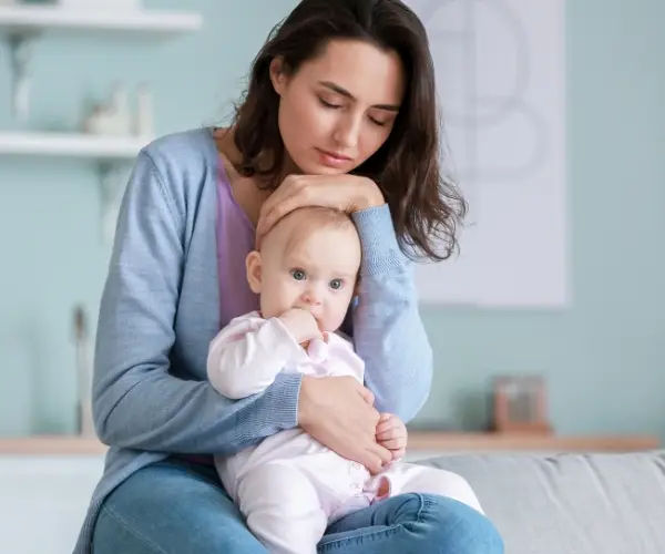 Dấu Hiệu Băng Huyết Sau Sinh Mổ: Những Điều Cần Biết