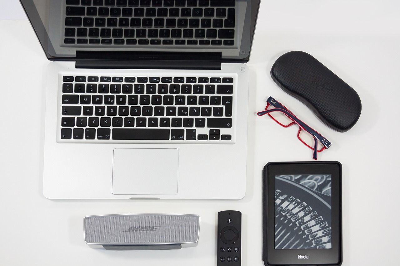 pc, mac book, glasses-1242029.jpg