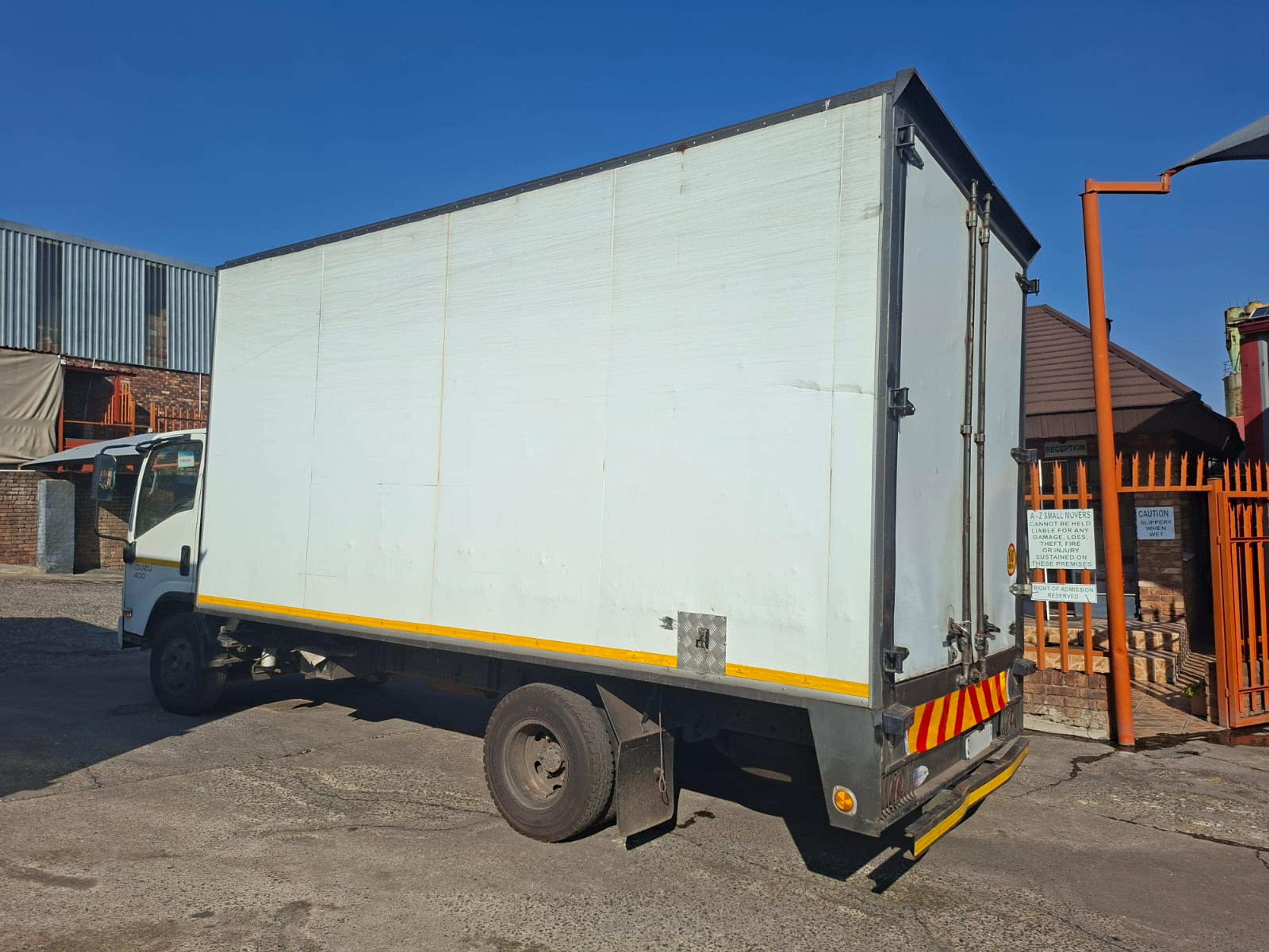 2020 Isuzu Npr400 volume body - image 5